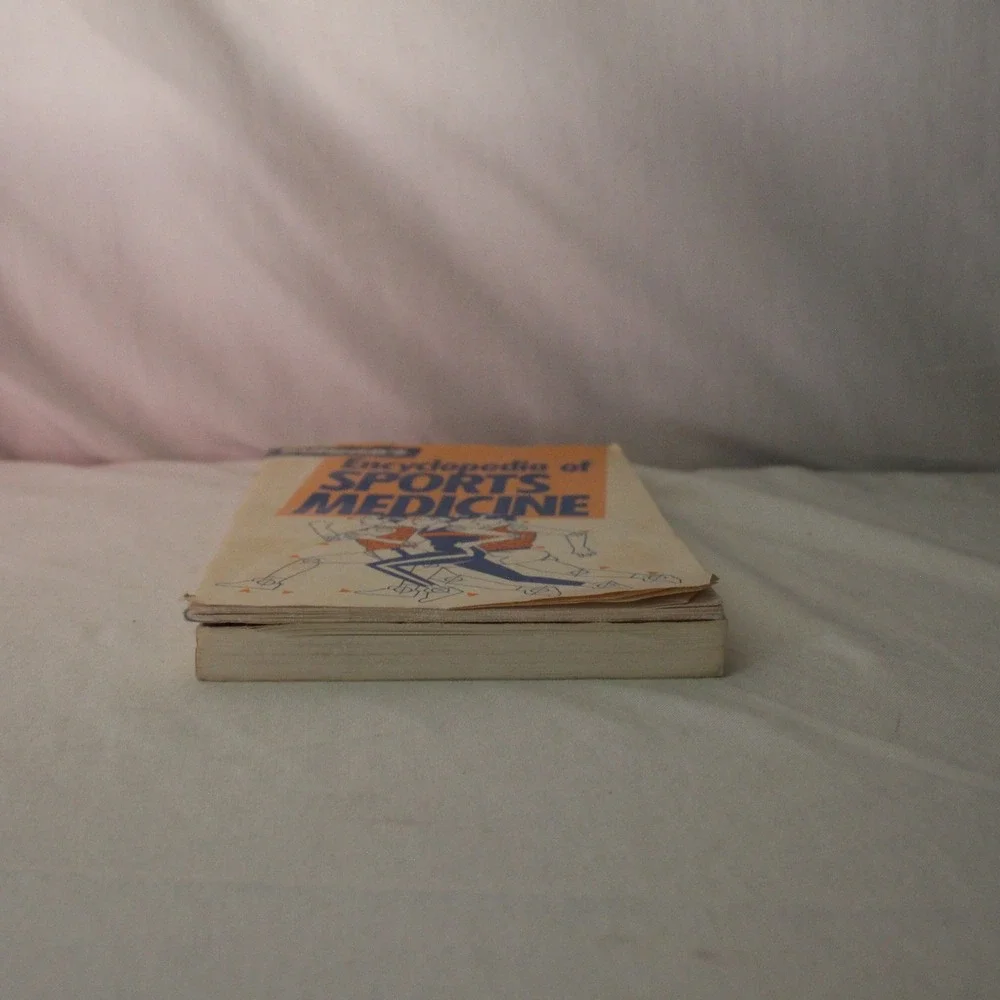 Runner's World Encyclopedia‎ Sports Medicine Complete Book Dominguez M.D.